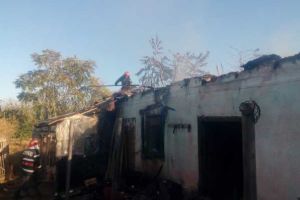 La un pas de tragedie din cauza unei lumanari uitate aprinse