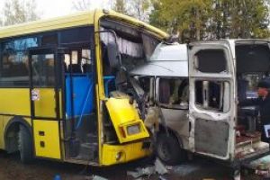 Rusia: Accident rutier soldat cu 13 morti