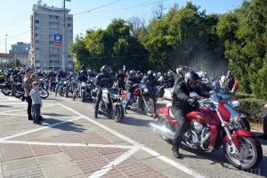 Sute de motociclişti au închis sezonul moto în Oradea (FOTO)