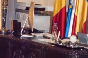 SCANDAL cu BLESTEME într-un mare oraş al ţătii. Primar PNL acuzat de rasism la Comisia Europeană