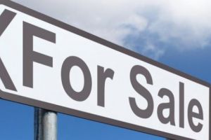 Caz UNIC! Și-a pus IUBITA la VÂNZARE pe INTERNET. SUMA fabuloasă pe care a PRIMIT-O