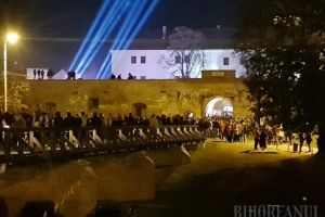 De ce ne-au înghesuit în Cetate? Sute de orădeni, la coadă, ca să intre la Toamna Orădeană! (FOTO)