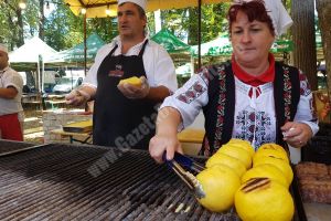 Festivalul „Moţăianca” – preparate culinare tradiţionale, must proaspăt, muzică populară