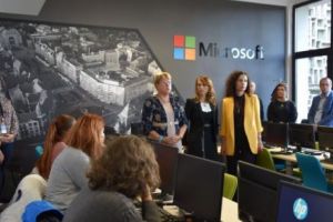 A fost deschis primul laborator în cloud din România. Studenţii UVT au acces la un procesor cu putere de calcul de ordinul zecilor de mii de procesoare