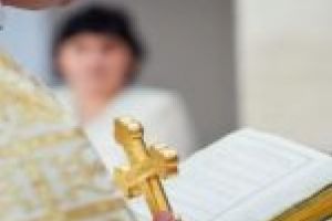 Biserica nu are nicio problemă cu homosexualii! O spune unul dintre cei mai îndrăgiţi preoţi din Caraş-Severin!