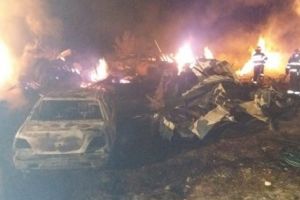 Incendiu nimicitor la Dâmbovicioara! Trei case şi patru maşini făcute scrum