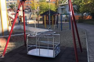 În Oradea a apărut primul leagăn pentru persoanele în scaun cu rotile (FOTO)