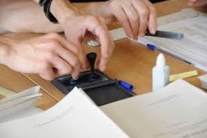 Iniţiatorii referendumului cer încetarea boicotului