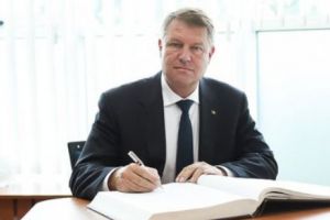 IOHANNIS a VOTAT la REFERENDUM. Ce i-a ÎNTREBAT pe MEMBRII COMISIEI