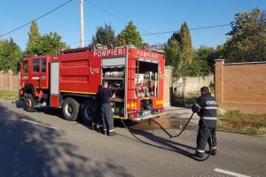 Incendiu în cimitirul evreiesc din Oradea. Un bărbat a fost internat în spital cu arsuri de gradul II (FOTO / VIDEO)