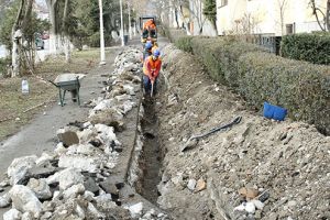 La Orăştie problema curentului devine problema străzilor