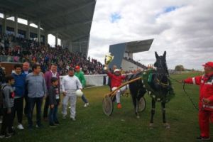 Derby-ul de trap al României a atras peste 3000 de spectatori la Hipodromul Ploieşti într-o atmosferă de senzaţie