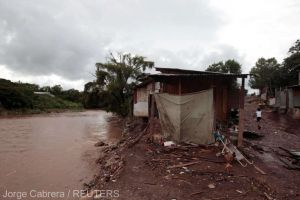 Ploaia torentiala din America Centrala a dus la moartea a cel putin 12 persoane 