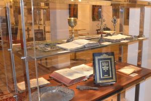 Noul Testament de la Balgrad, din 1648, si Biblia de la Bucuresti, din 1688, expuse la Catedrala