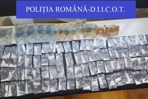FOTO. Percheziţii de amploare la traficanţii din Cluj. Afaceri cu droguri în oraşul studenţilor
