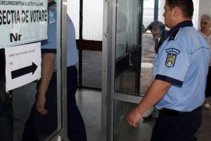 Peste 500 de poliţişti, jandarmi şi pompieri au asigurat siguranţa publică la referendumul din 6 şi 7 octombrie