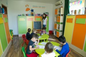 Părinţi puşi de grădiniţă să dea bani pentru săpun, şerveţele şi salariul unei îngrijitoare