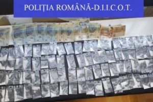 CLUJ: Percheziţii de amploare la traficanţi de droguri. Șase persoane au fost arestate FOTO