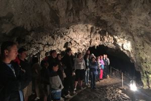 Pestera Muierilor,locul in care femeile care nu pot avea copii pot gasi leac