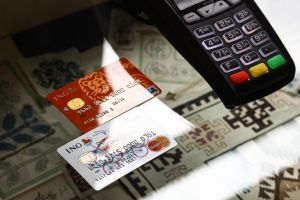 Probleme la ING: ​​O parte dintre tranzacţiile făcute în weekend au fost procesate de două ori!