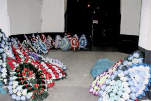 Prinşi de poliţişti la furat de coroane mortuare