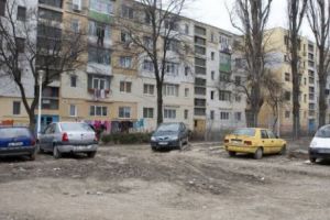 GROAZĂ la Galaţi. Pământul se surpă sub un bloc LOCUIT. Oamenii sunt DISPERAȚI