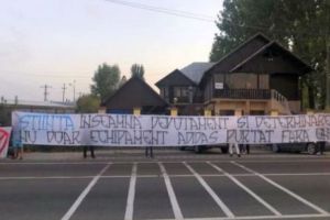 REVOLTĂ la o echipă din fotbalul românesc. Fanii au luat cu asalt cantonamentul: „Luaţi-o drept un ultimatum: ori vă treziţi, ori plecaţi”
