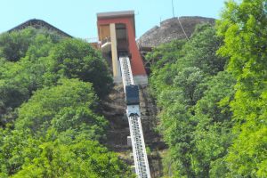 Telecabina de la Cetatea Devei este în revizie tehnică