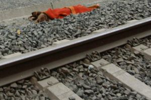 Maşină SPULBERATĂ de TREN în vestul ţării! Patru persoane AU MURIT PE LOC