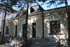 Un profesor-cercetător din Senegal va susţine o conferinţă la Biroul Francez