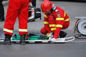 Copil de 3 ani accidentat pe stradă de o maşină