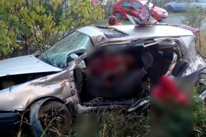 UPDATE. Carnagiu pe calea ferata. O masina a fost spulberata de un tren de marfa. Patru persoane au murit pe loc (video)    