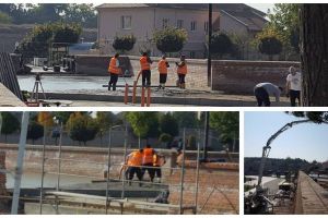 FOTO, VIDEO: Continuă lucrările la reamenajarea Parcului Unirii de la Alba Iulia. S-a început turnarea şapei pentru noul pod de sticlă din latura Vestică