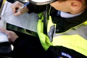 Amenzi mari pentru şoferii cu autocolante pe geamuri