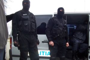 ARĂDENI implicaţi într-un caz de EVAZIUNE FISCALĂ cu autovehicule. PREJUDICIUL se ridică la peste 20 de MILIOANE de EURO