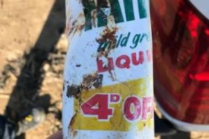 O sticlă de plastic adusă de valuri după 50 de ani arată ca nouă