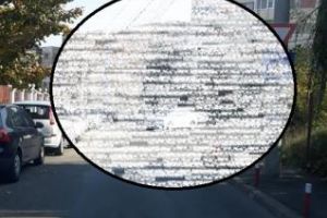 Tupeu de Cluj! Un şofer şi-a parcat maşina chiar în mijlocul intersecţiei FOTO