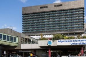 AKH Viena, spitalul preferat al românilor bogaţi, zguduit de un megascandal! Profesorul Michael Gnant făcea chirurgie doar în acte, pacienţii erau operaţi, de fapt, de asistenţi