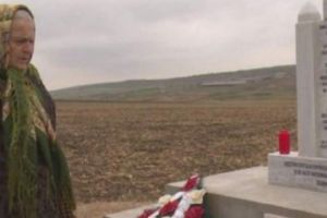 Bătrâna EROINĂ. A ridicat un MONUMENT din PENSIE. „Să nu se uite durerea, maică, să nu se uite!”