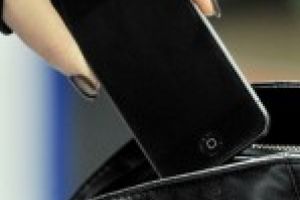 Politistii au identificat-o pe braileanca care “ar fi gasit” un telefon pe raftul unui magazin