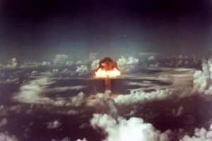 Bombă NUCLEARĂ! Franţa, acuzată de crime împotriva umanităţii