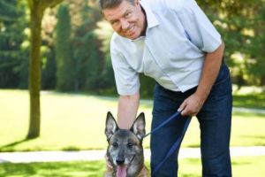 Cât de bogat este Klaus Iohannis? Suma fabuloasă pe care o aduce în casă comparativ cu soţia sa