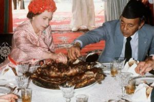 Ce MĂNÂNCĂ REGINA ELISABETA? Dieta secretă a MAJESTĂȚII sale a fost DESCOPERITĂ