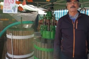 Şef de staţie meteo, vinde struguri şi must la „Toamna Piteşteană”