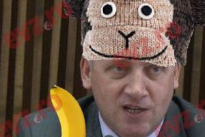 MOMENT rar de SINCERITATE în POLITICĂ. ȚUȚUIANU admite că şi el s-a COMPORTAT ca o MAIMUȚĂ