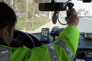 Depistat de poliţişti la volan fără permis de conducere