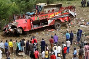 Autobuz rasturnat in Africa: peste 50 de persoane ucise