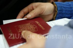Guvernul a aprobat reducerea termenului de eliberare a pasapoartelor simple electronic