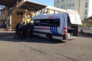 Transportatorii sunt în grevă generală. Nu circulă microbuzele şi autocarele