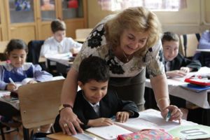 Reguli noi pentru profesori: fără cadouri sau meditaţii cu elevii de la clasă